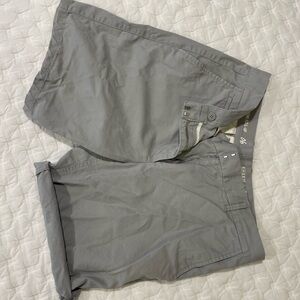 GAP Men's Flat Front Gray Shorts